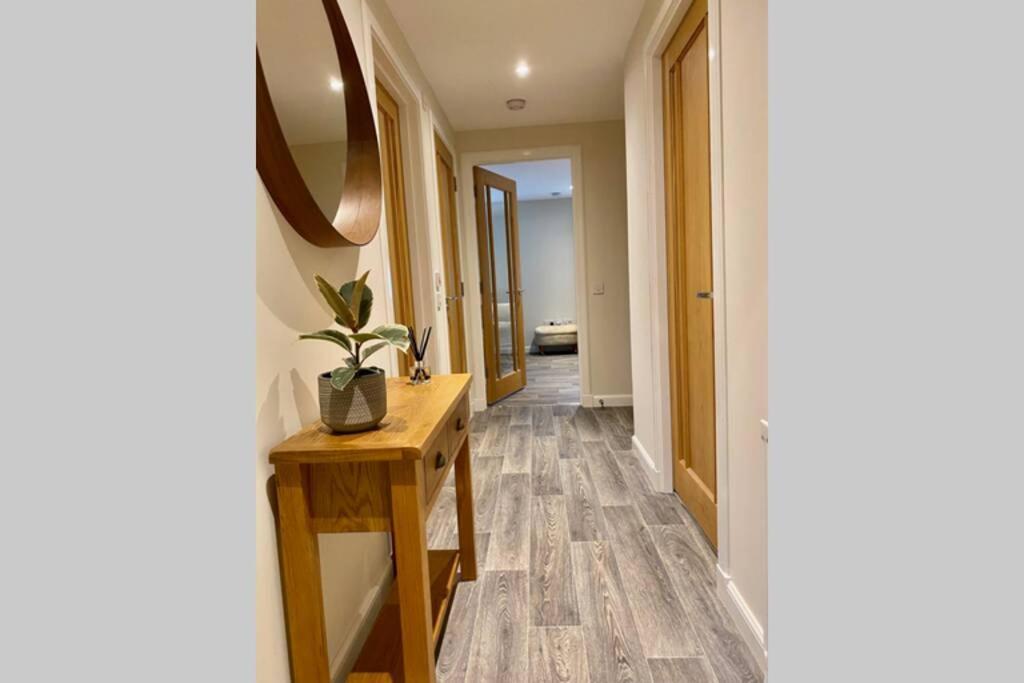 Beautiful 2 Bedroom, 2 Bathroom Flat With Parking. Питлохри Экстерьер фото