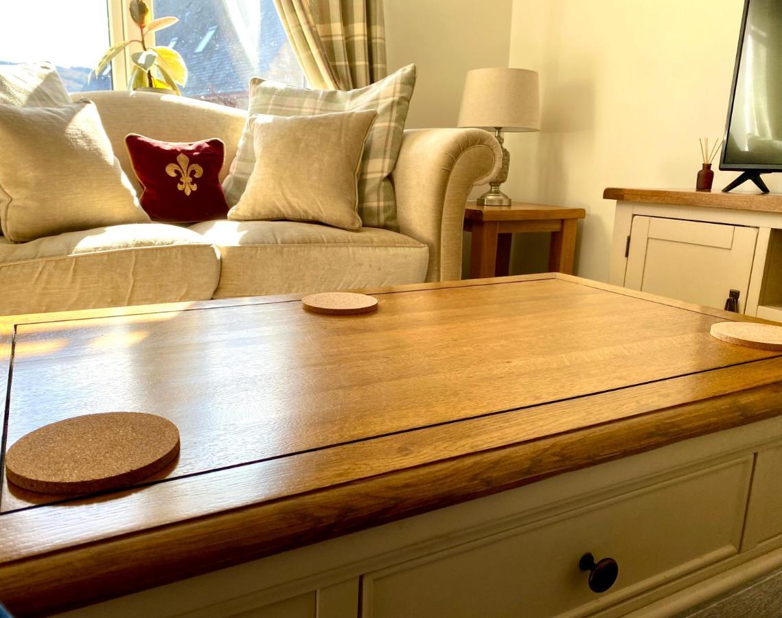 Beautiful 2 Bedroom, 2 Bathroom Flat With Parking. Питлохри Экстерьер фото