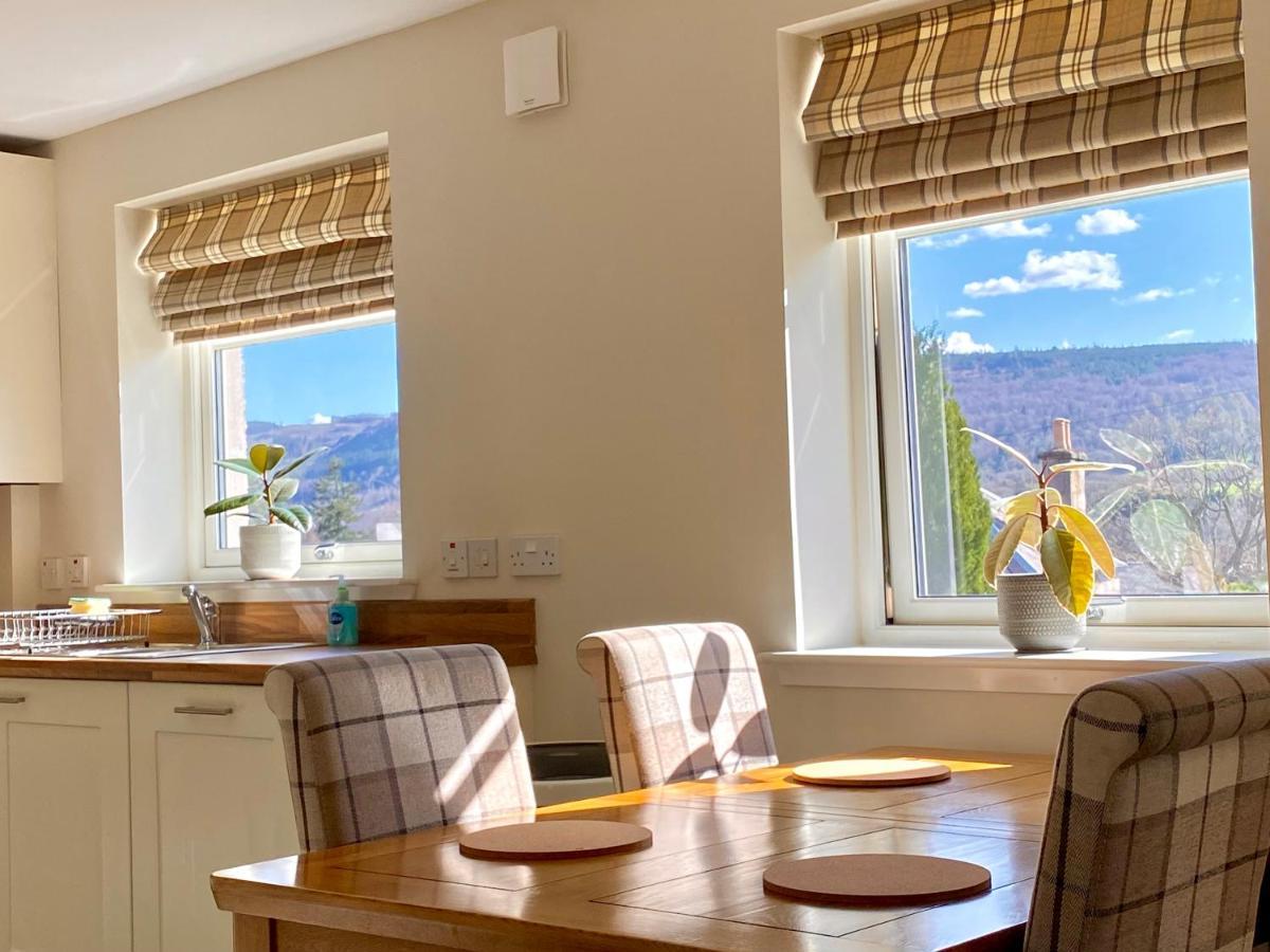 Beautiful 2 Bedroom, 2 Bathroom Flat With Parking. Питлохри Экстерьер фото